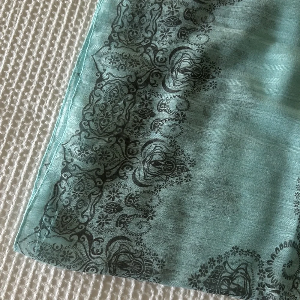 Light blue scarf